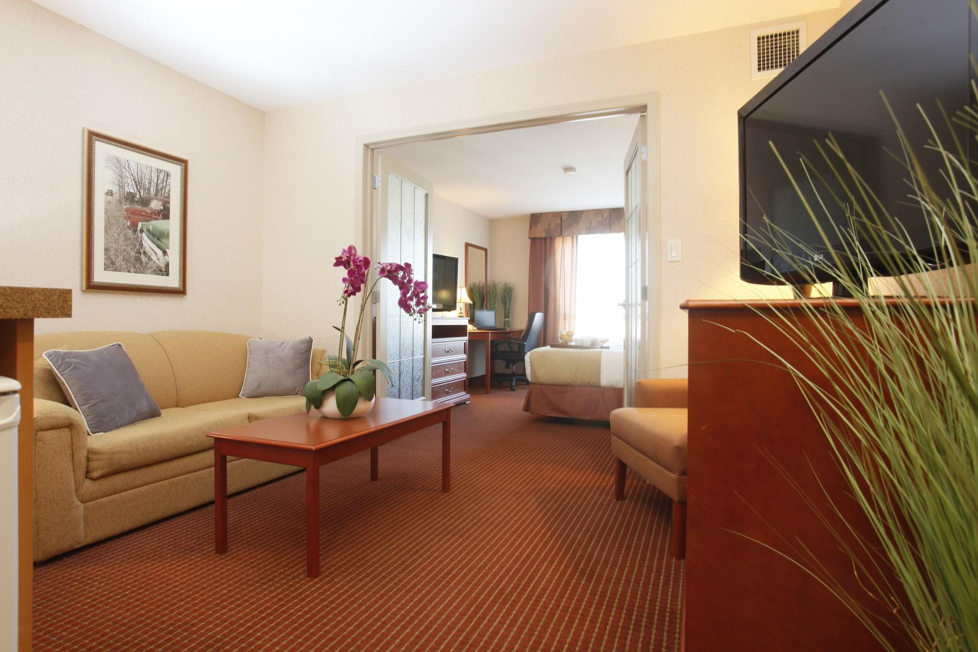 Stonebridge Hotel Досон-Крик Экстерьер фото
