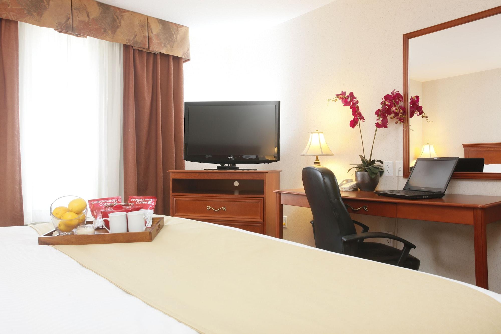 Stonebridge Hotel Досон-Крик Экстерьер фото