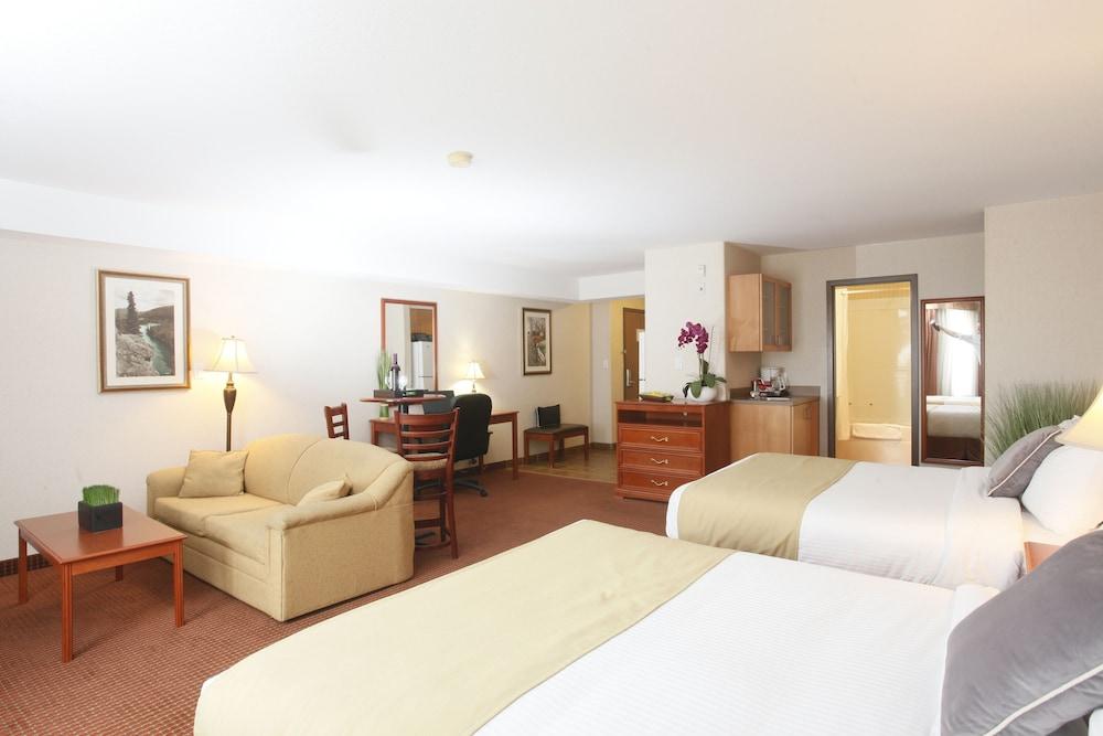 Stonebridge Hotel Досон-Крик Экстерьер фото