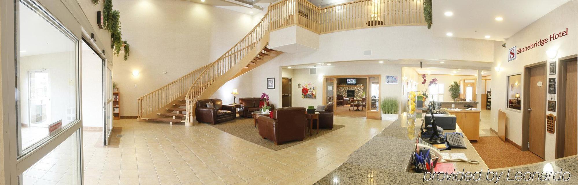 Stonebridge Hotel Досон-Крик Экстерьер фото