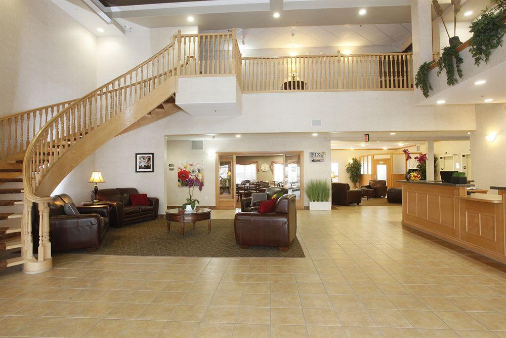 Stonebridge Hotel Досон-Крик Экстерьер фото